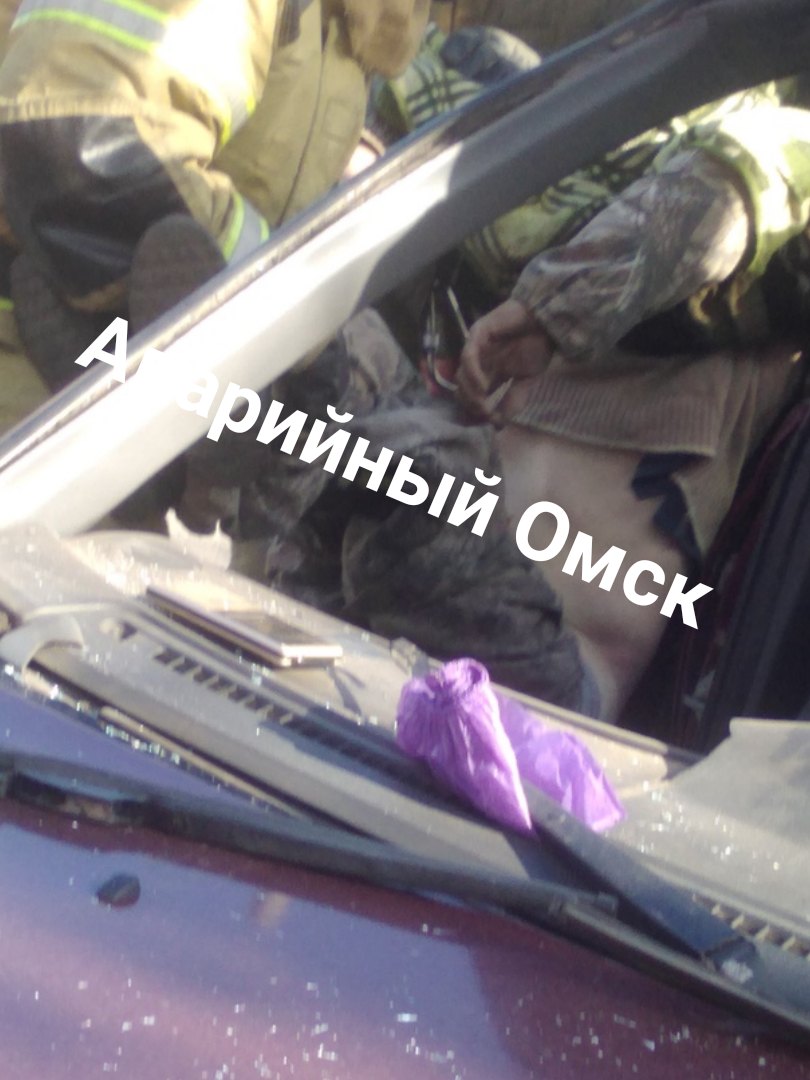 В Омске водитель «Тойоты» влетел в столб и погиб на месте