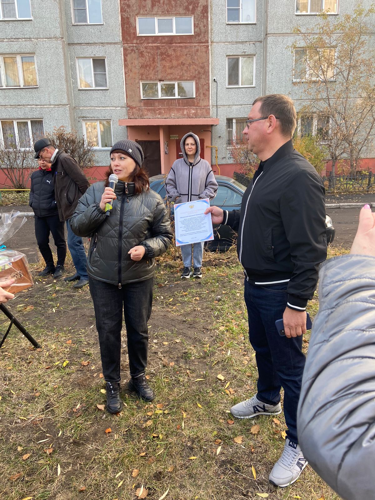 Дмитрий Сахань подарил омичам новую детскую площадку Дмитрий Сахань подарил омичам новую детскую площадку