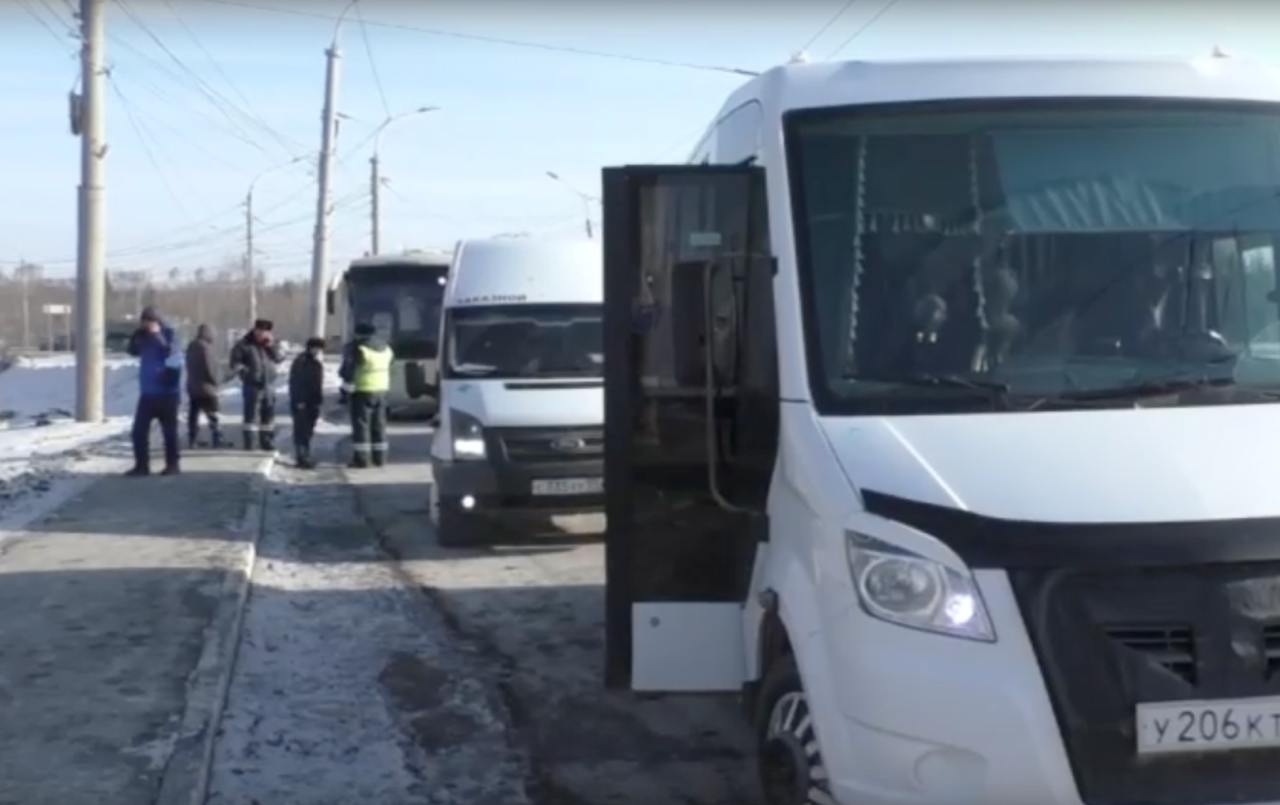 В Омске силовики странно остановили барнаульский караван омских перевозчиков В Омске силовики странно остановили барнаульский караван омских перевозчиков