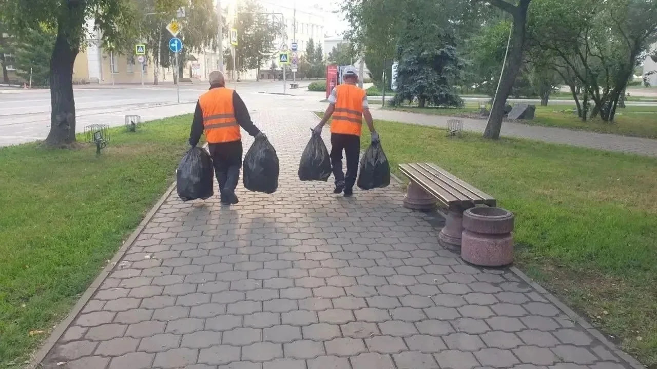 Омичи стали больше мусорить на День города Омичи стали больше мусорить на День города