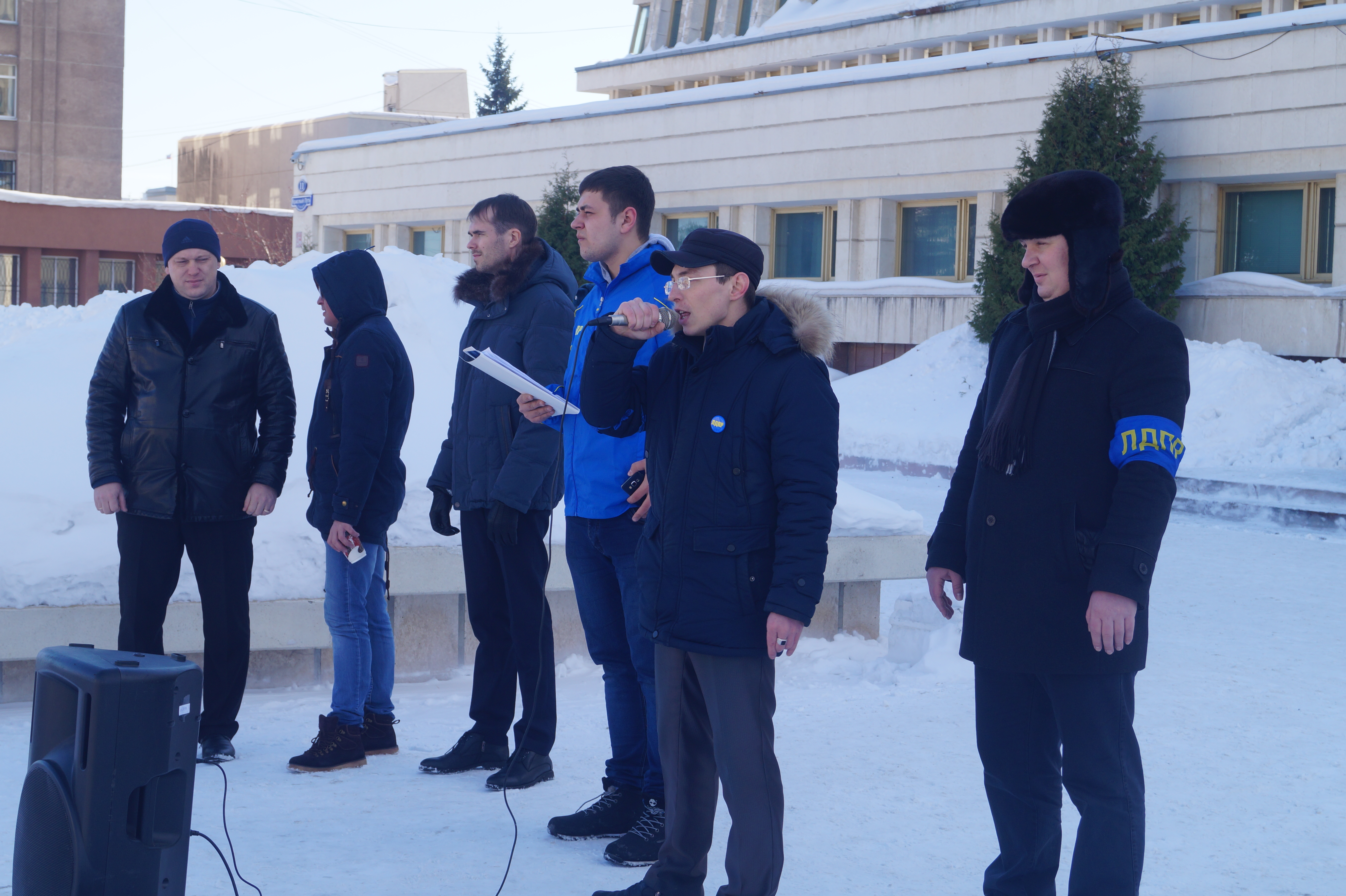 Омские либерал-демократы провели митинг в честь Дня защитника Отечества Омские либерал-демократы провели митинг в честь Дня защитника Отечества