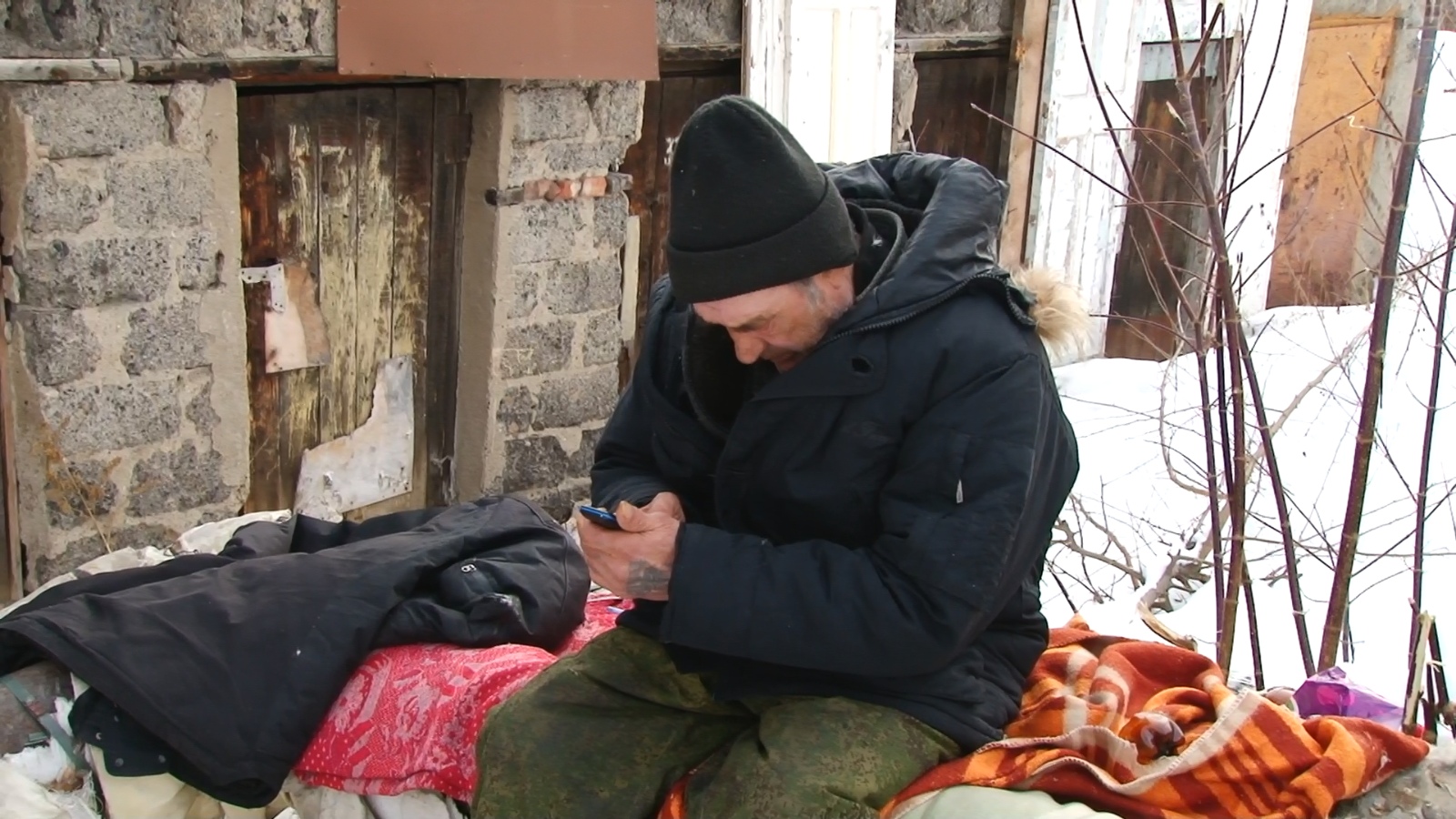 Омича, потерявшего все документы при пожаре, не признают своим ни Россия, ни Казахстан Омича, потерявшего все документы при пожаре, не признают своим ни Россия, ни Казахстан