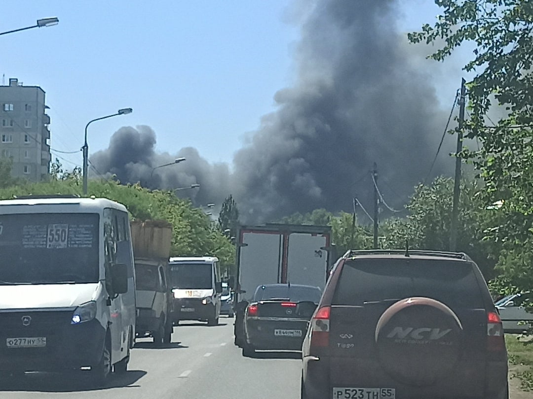 В районе Телевизионного завода в Омске полыхает мощный пожар: подробности В районе Телевизионного завода в Омске полыхает мощный пожар: подробности