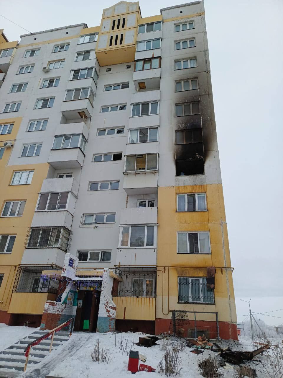 Появились жуткие фото последствий пожара в квартире в омском Первокирпичном Появились жуткие фото последствий пожара в квартире в омском Первокирпичном