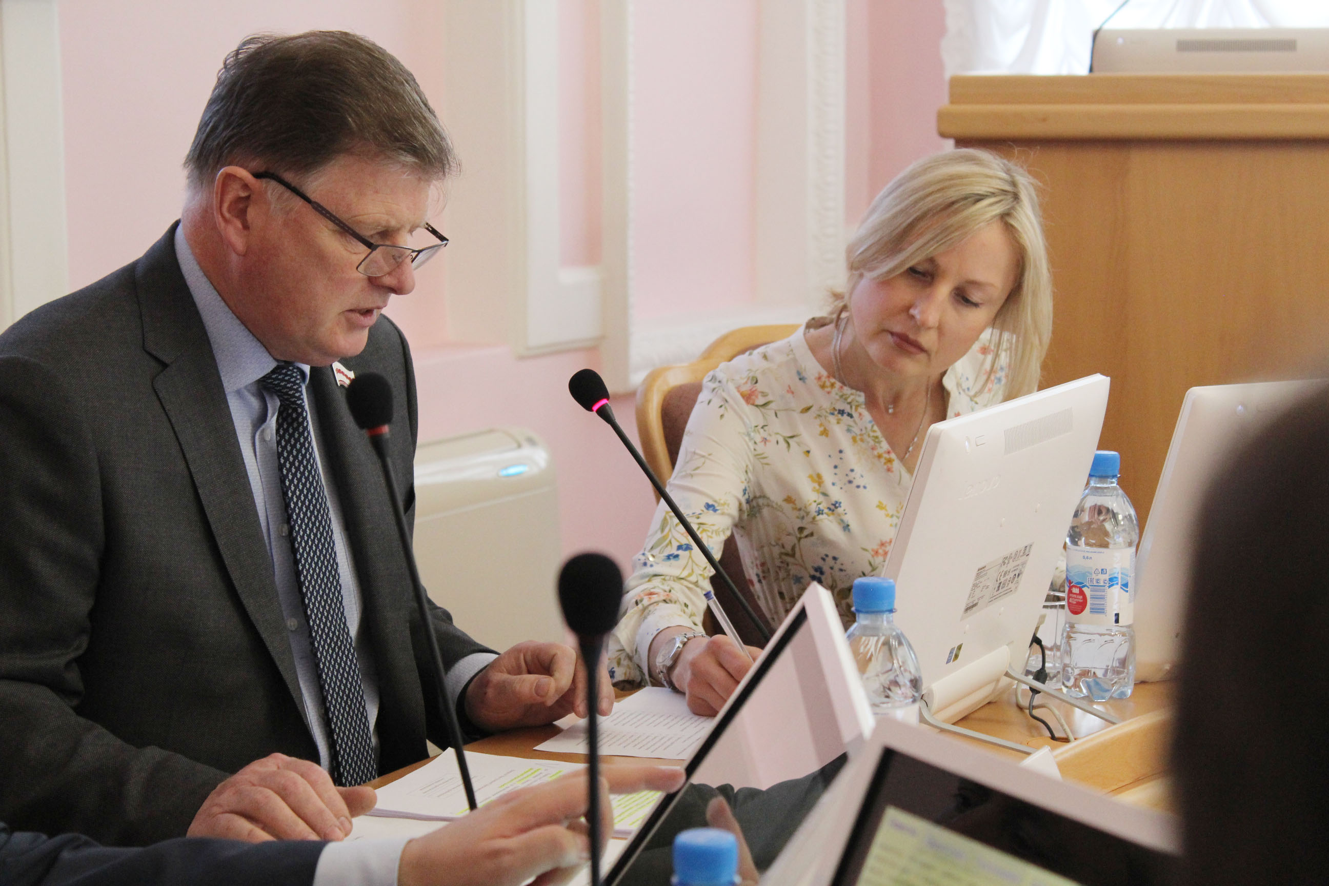 В горсовете Омска решили укрепить дисциплину В горсовете Омска решили укрепить дисциплину