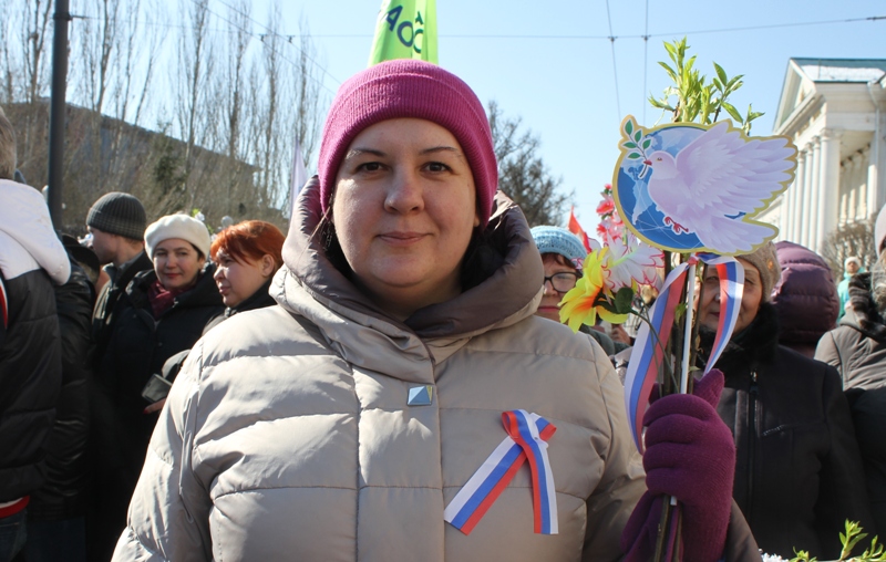 Яблоневые ветви и голуби: жители Советского округа возродили тренд Первомая Яблоневые ветви и голуби: жители Советского округа возродили тренд Первомая