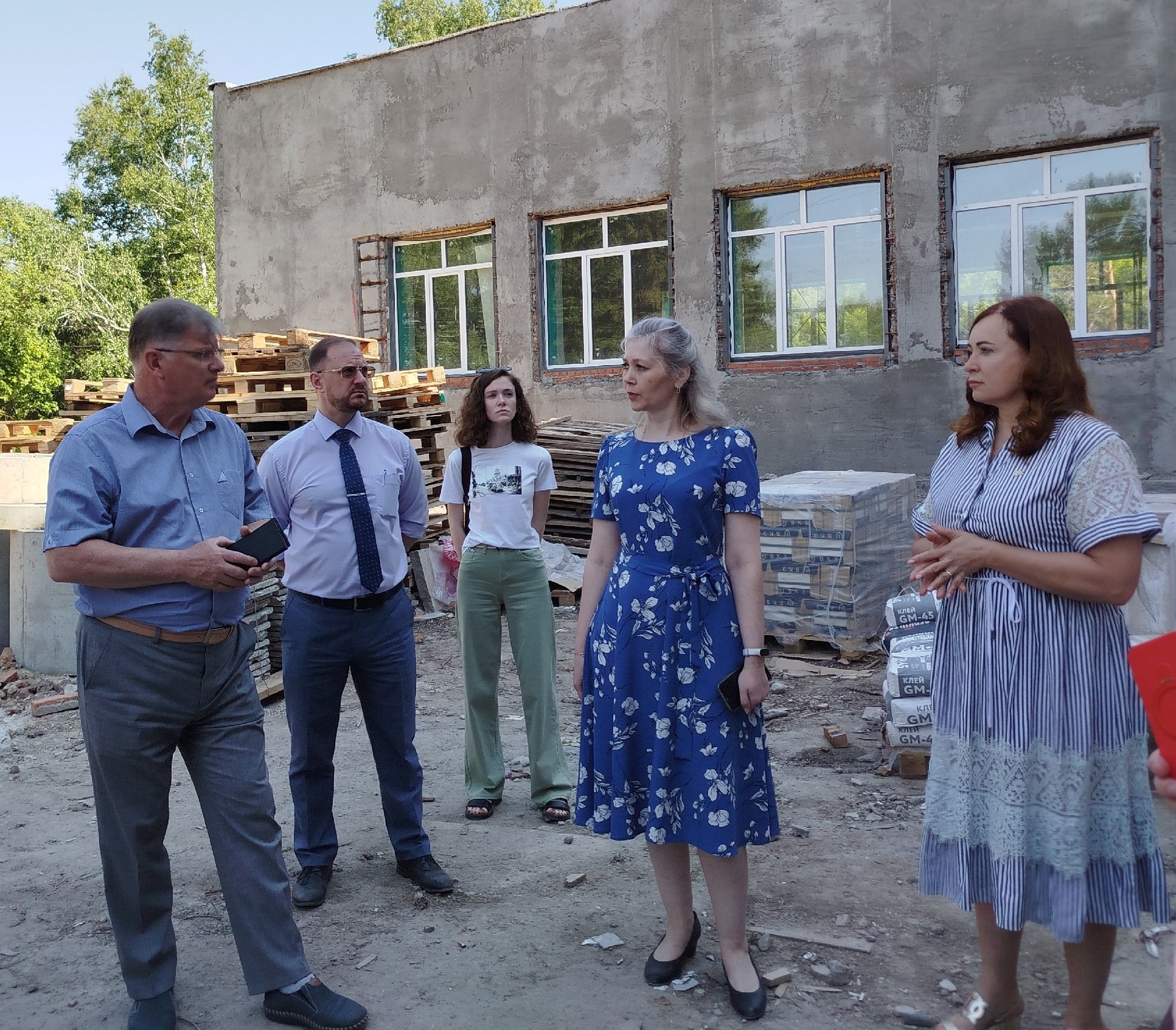 Омские депутаты во главе с Владимиром Корбутом проинспектировали ход капремонта школ Омские депутаты во главе с Владимиром Корбутом проинспектировали ход капремонта школ