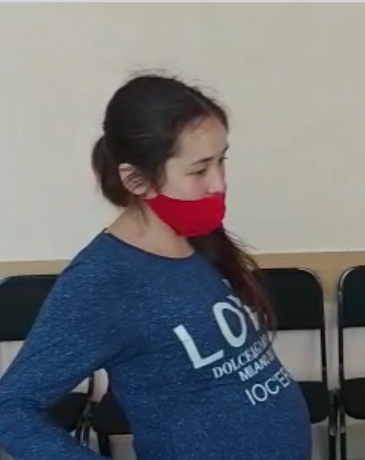 Подозреваемая в издевательствах над малышом омичка из аула стала тиктокершей – СМИ Подозреваемая в издевательствах над малышом омичка из аула стала тиктокершей – СМИ
