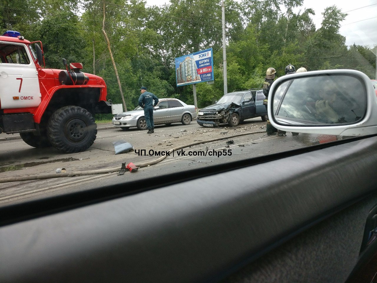 В центре Омска столкнулись 7 авто – две разбились лоб в лоб, одна в кювете (фото) В центре Омска столкнулись 7 авто – две разбились лоб в лоб, одна в кювете (фото)