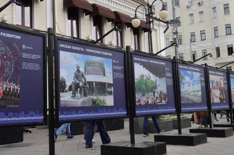 Губернатор Виталий Хоценко открыл в Москве фотовыставку «Омская область – территория развития» Губернатор Виталий Хоценко открыл в Москве фотовыставку «Омская область – территория развития»