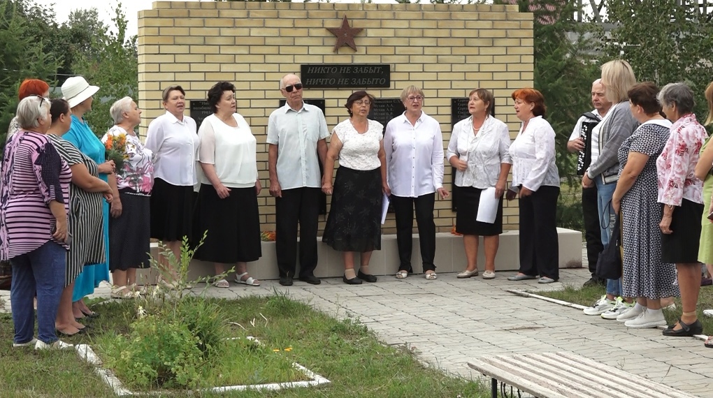 Депутат омского горсовета Инна Гомолко открыла восстановленный памятник ветеранам ВОВ Депутат омского горсовета Инна Гомолко открыла восстановленный памятник ветеранам ВОВ