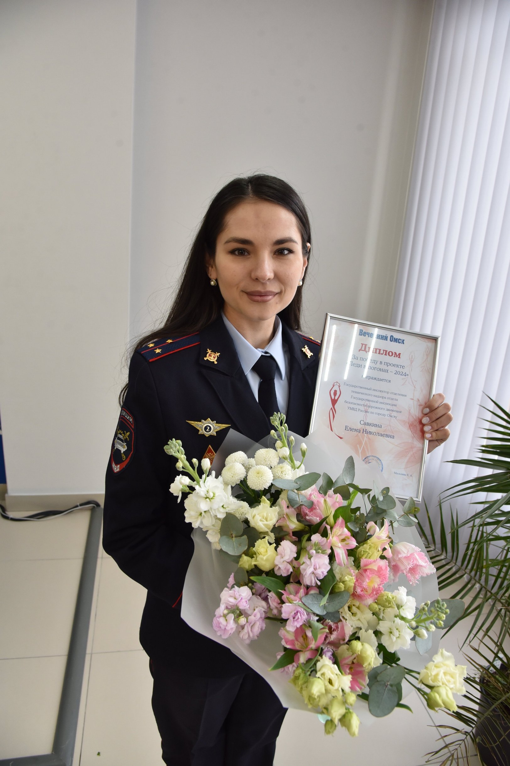 Признанные первые красавицы в погонах получили награды из рук Владимира Корбута Признанные первые красавицы в погонах получили награды из рук Владимира Корбута