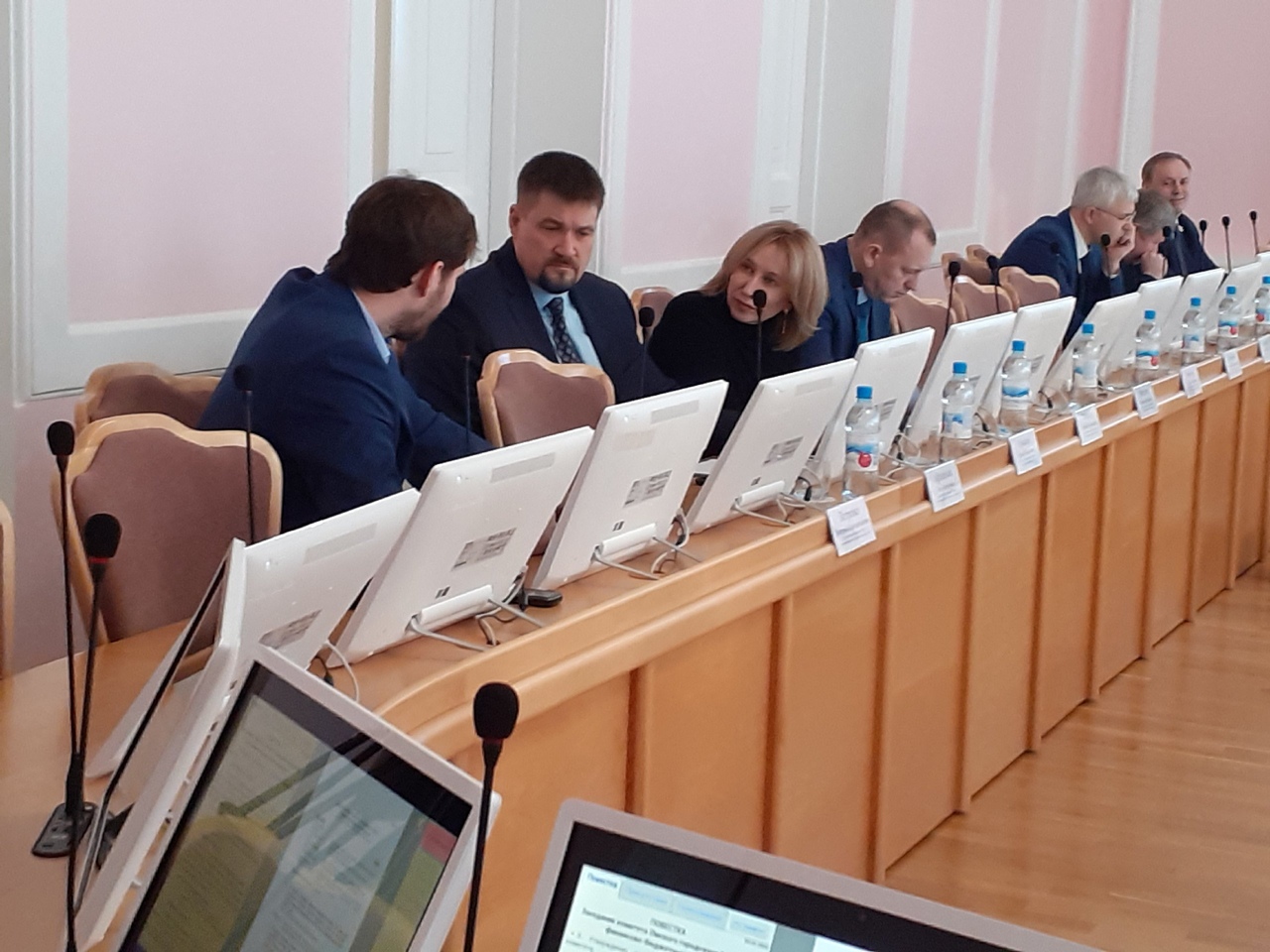 Омские депутаты обеспокоены дефицитом дорожных знаков возле школ Омские депутаты обеспокоены дефицитом дорожных знаков возле школ