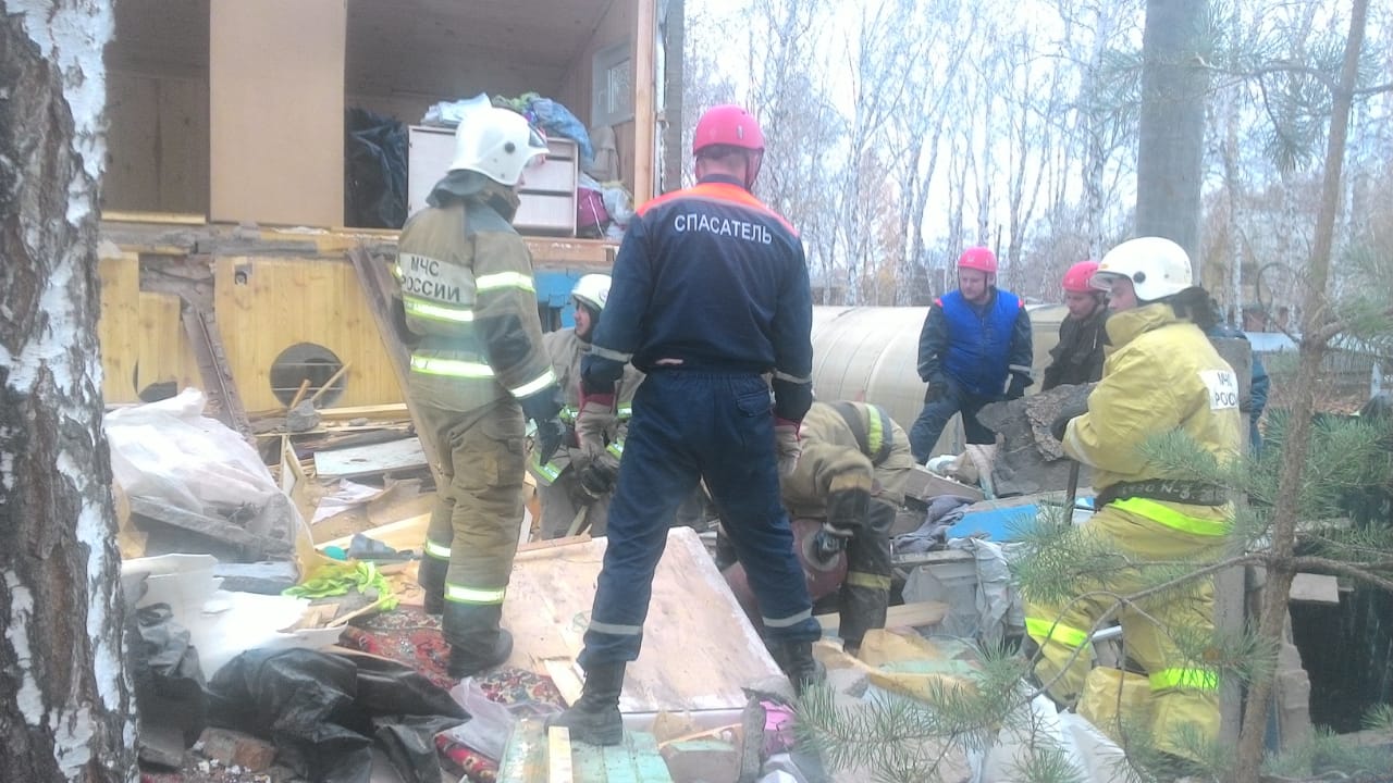 В Омске рухнула стена дома: погиб мужчина В Омске рухнула стена дома: погиб мужчина