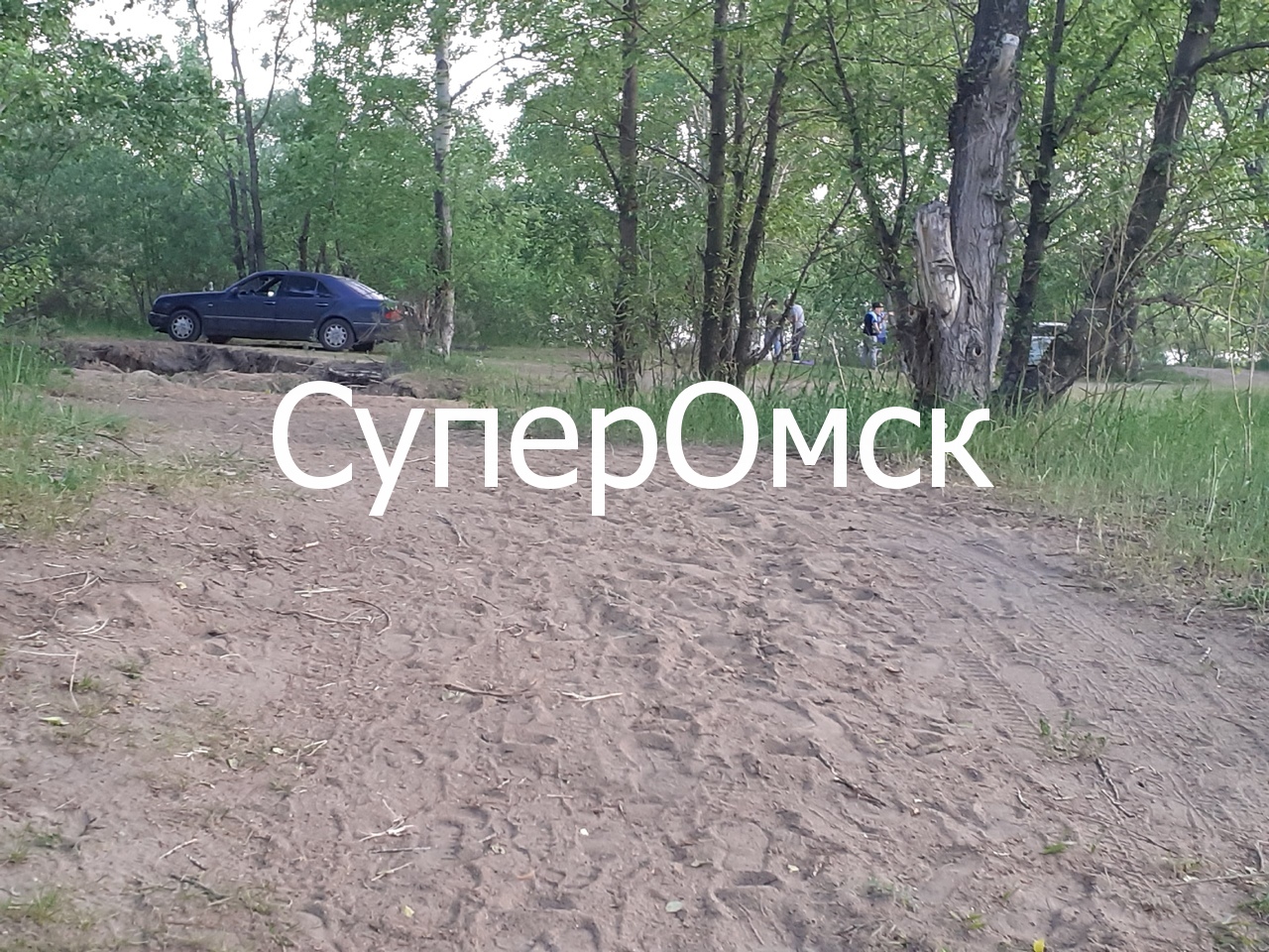 Омичи в период коронавируса устроили ночные автотусовки в охранной зоне на окраине города – фото Омичи в период коронавируса устроили ночные автотусовки в охранной зоне на окраине города – фото