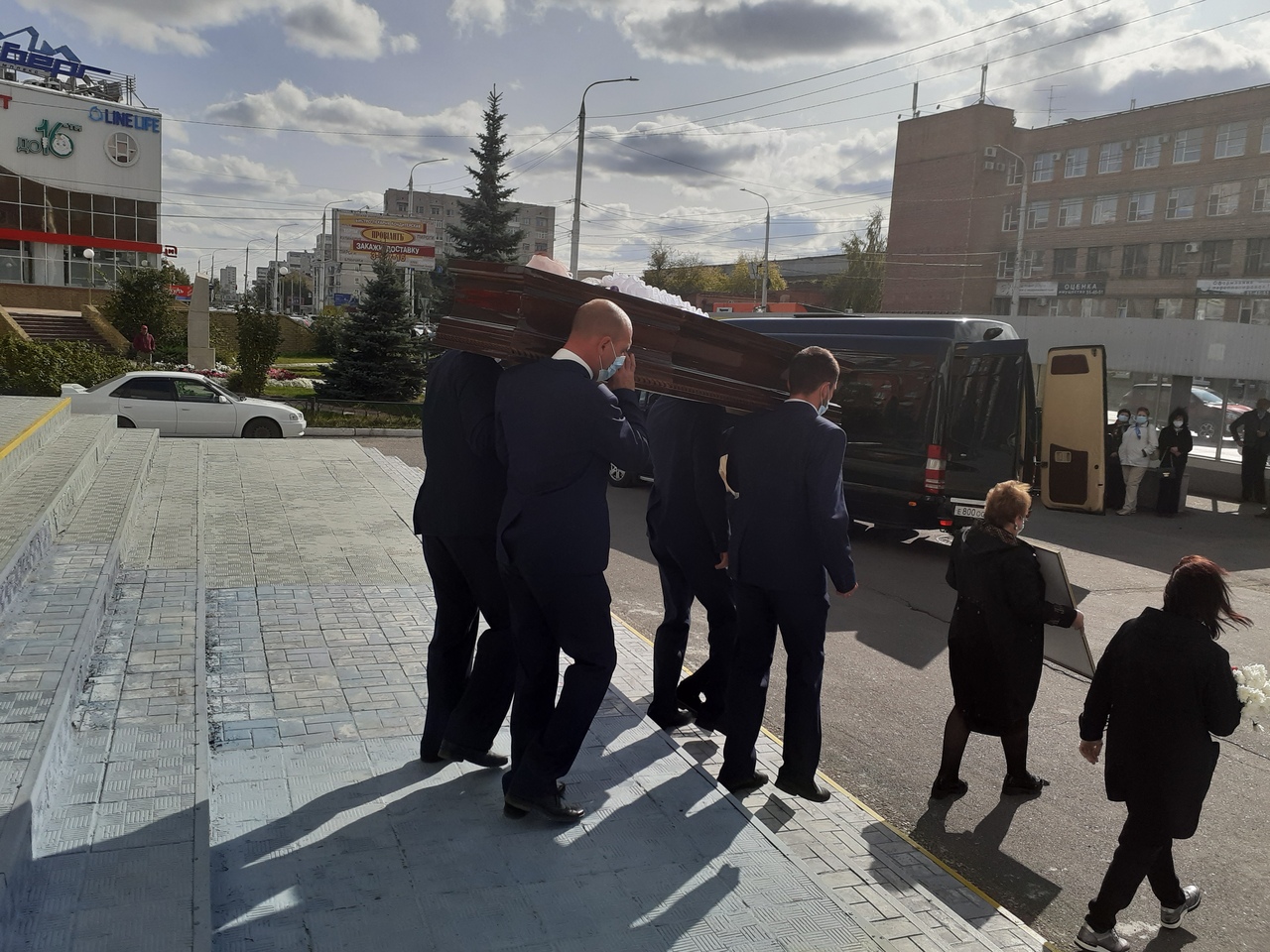 «Такая добрая была»: Омск душевно попрощался с бывшим вице-губернатором Вижевитовой – фото