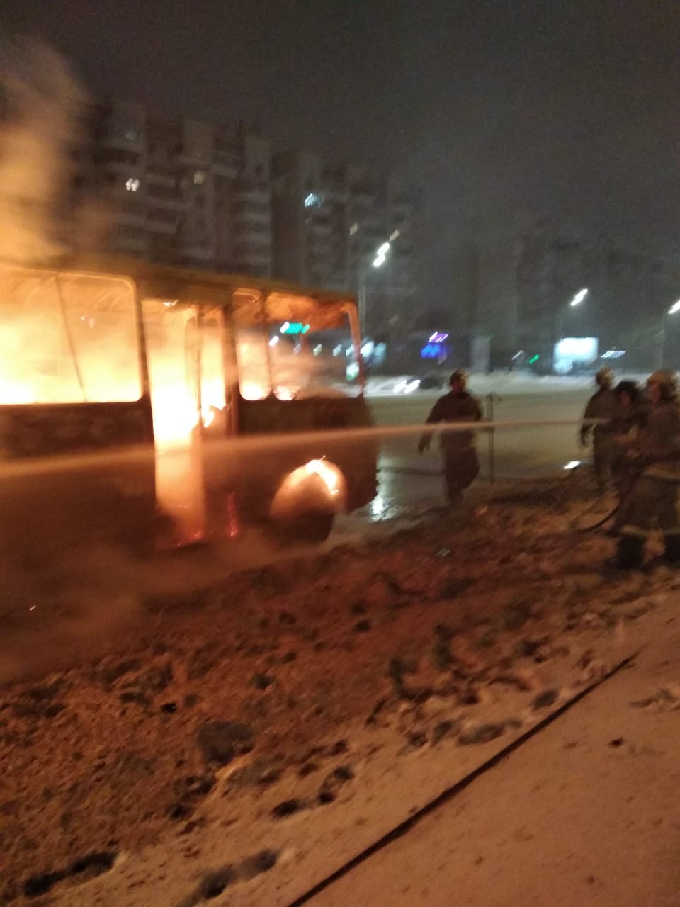 Стали известны подробности пожара грузовика и автобуса в центре Омска