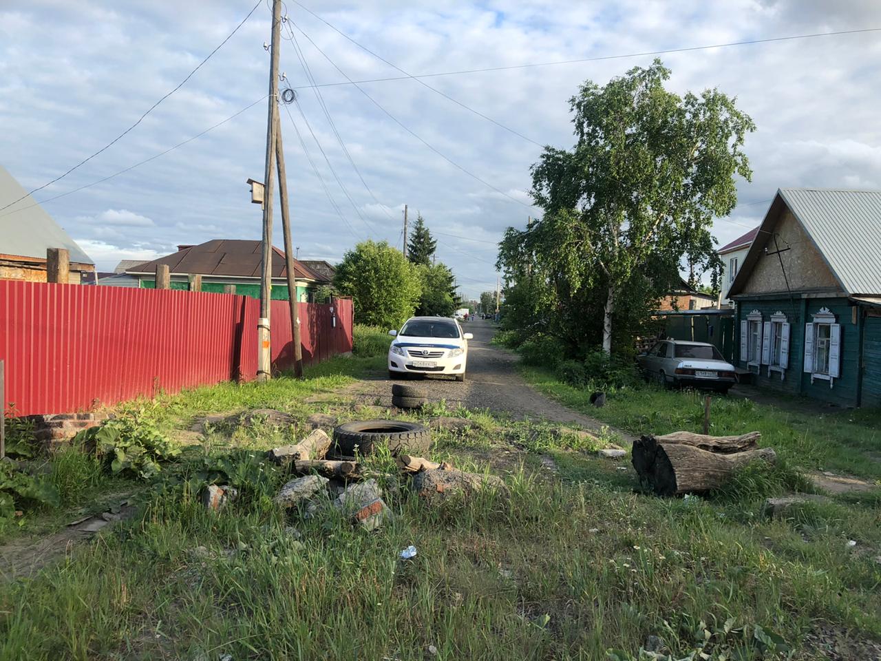 В Омске жители частного сектора перекрыли проезд на нескольких улицах сразу