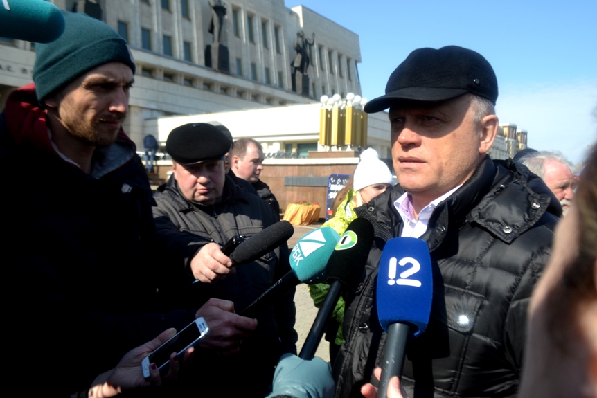 Более трех тысяч омичей вышли на митинг против терроризма Более трех тысяч омичей вышли на митинг против терроризма