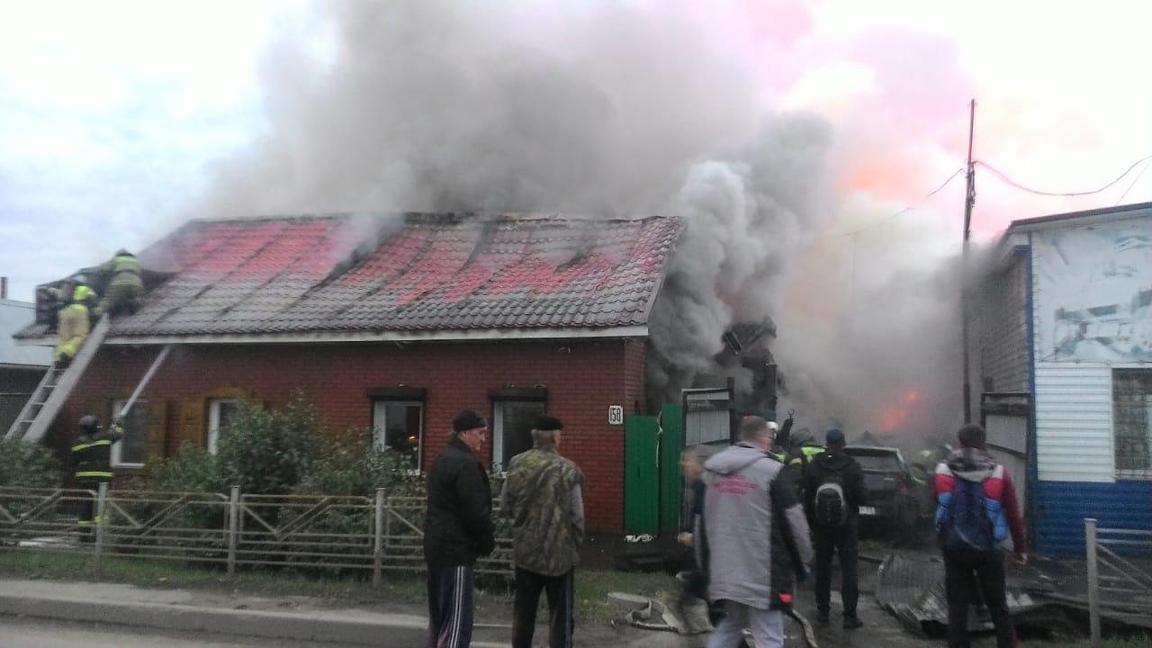 Появились фото огромного пожара в частном секторе Омска Появились фото огромного пожара в частном секторе Омска
