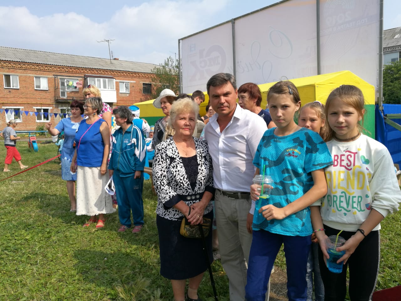 Омичи отпраздновали День города и открытие новых детских площадок Омичи отпраздновали День города и открытие новых детских площадок