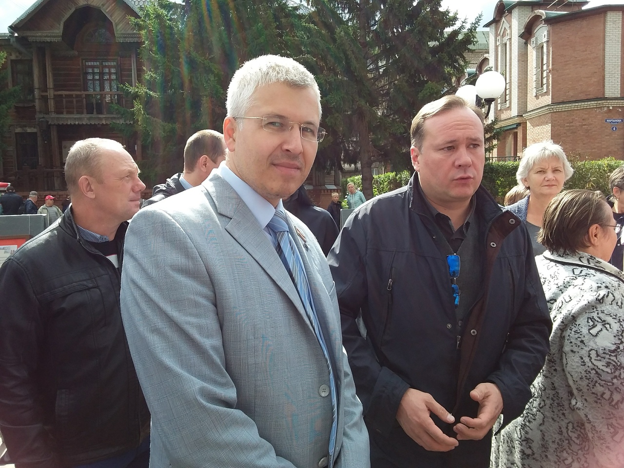 Омским депутатам устроили экскурсию по возрожденному бульвару Мартынова Омским депутатам устроили экскурсию по возрожденному бульвару Мартынова