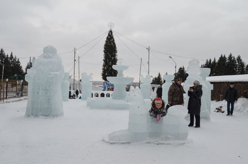 Топ новогодних ледовых городков в Омске
