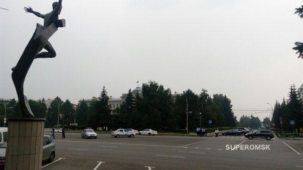 В Омске полиция остановила свадебный кортеж из дорогих иномарок