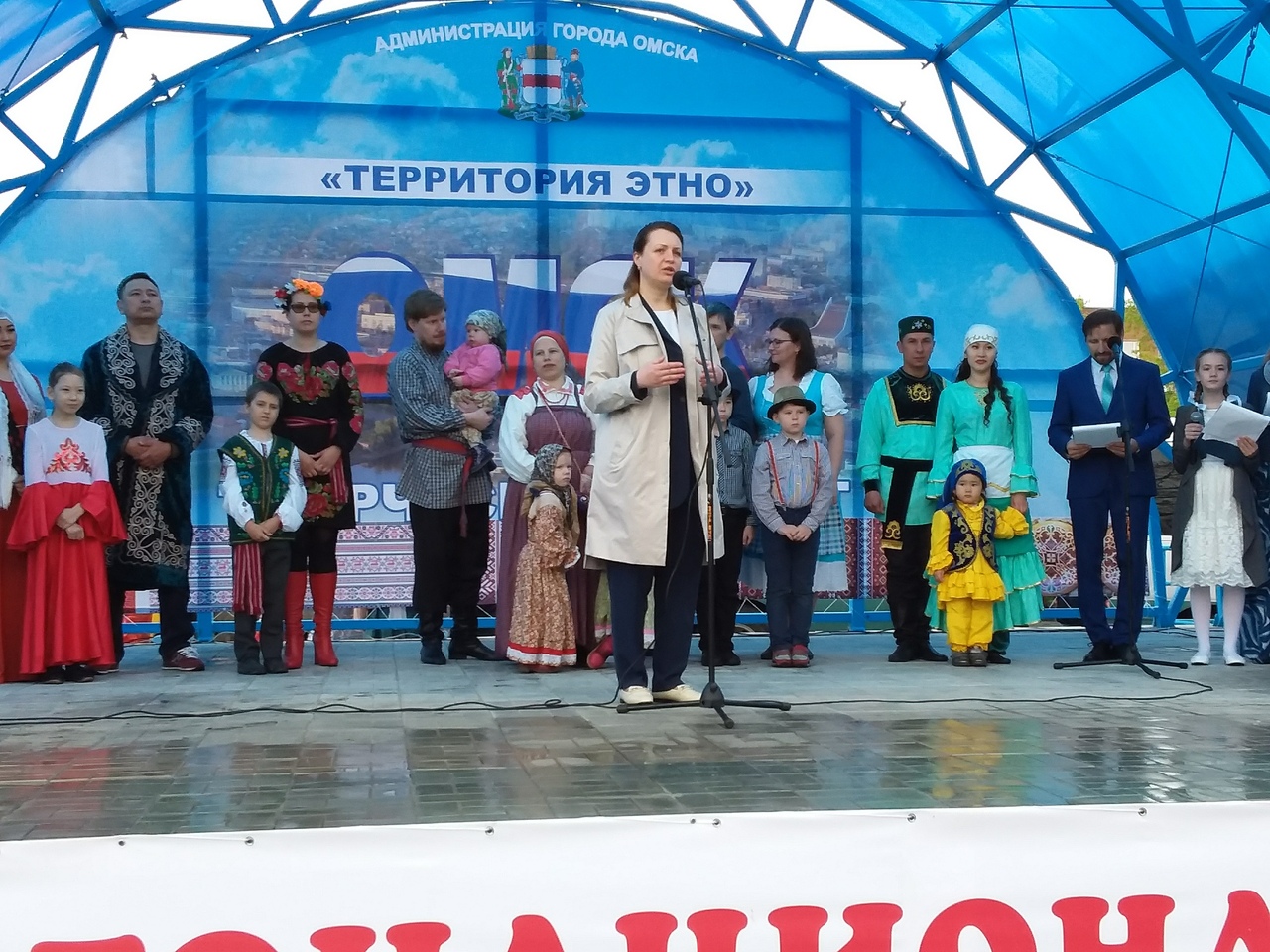 «Ребенок должен воспитываться только в полной семье»: Тетянников с Фадиной отпраздновали с омичами День семьи «Ребенок должен воспитываться только в полной семье»: Тетянников с Фадиной отпраздновали с омичами День семьи