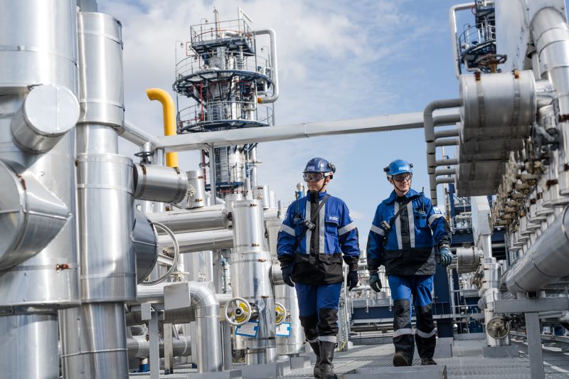 На Омском НПЗ заработал новый комплекс глубокой переработки нефти На Омском НПЗ заработал новый комплекс глубокой переработки нефти