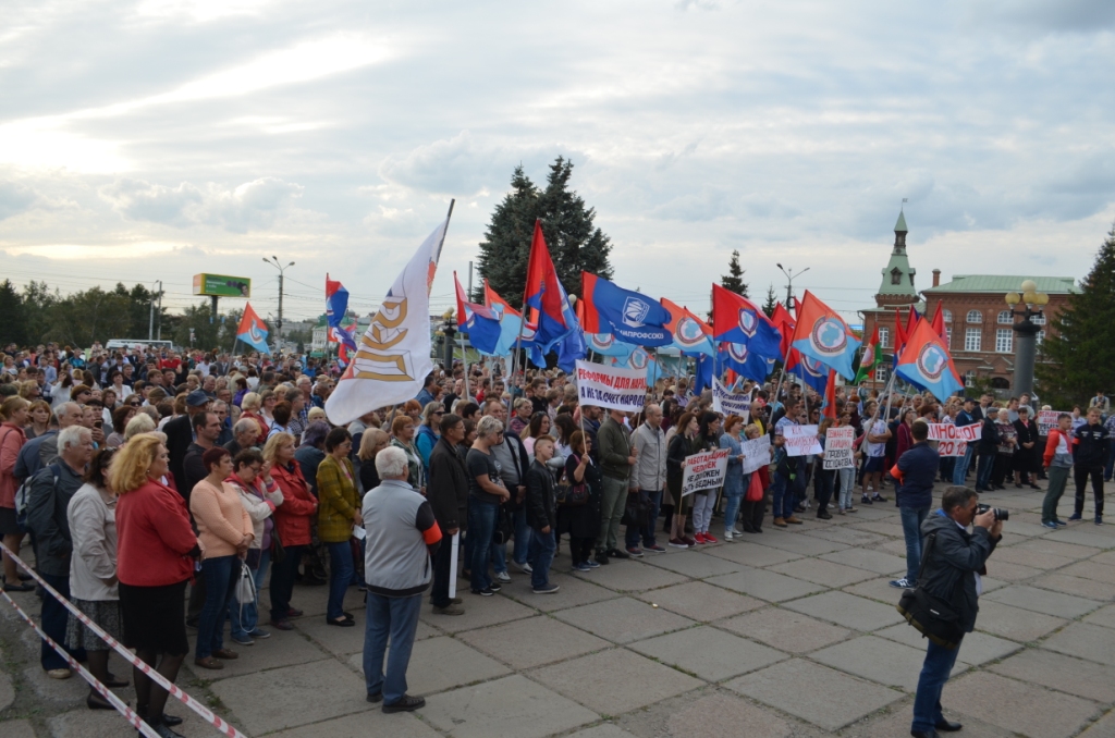 Омские профсоюзы потребовали повышения зарплат и защиты обманутых дольщиков Омские профсоюзы потребовали повышения зарплат и защиты обманутых дольщиков