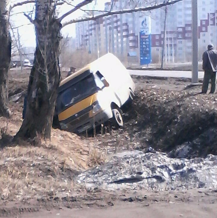 Омская маршрутка оказалась в кювете из-за приступа эпилепсии у водителя Омская маршрутка оказалась в кювете из-за приступа эпилепсии у водителя