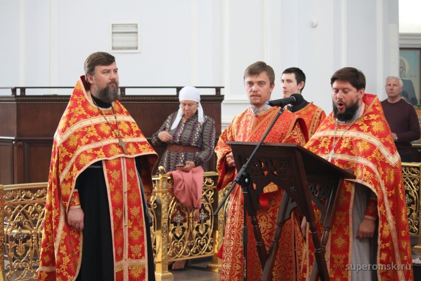 Православные омичи вышли защитить христианские святыни (ФОТОРЕПОРТАЖ) Православные омичи вышли защитить христианские святыни (ФОТОРЕПОРТАЖ)