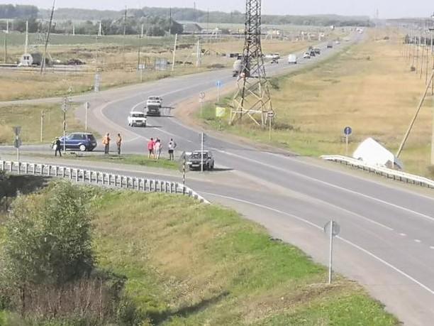 В Омске после жесткого ДТП микроавтобус улетел в кювет В Омске после жесткого ДТП микроавтобус улетел в кювет