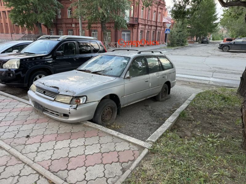 Стояла 12 лет: в центре Омска эвакуировали «Тойоту»-долгожителя Стояла 12 лет: в центре Омска эвакуировали «Тойоту»-долгожителя