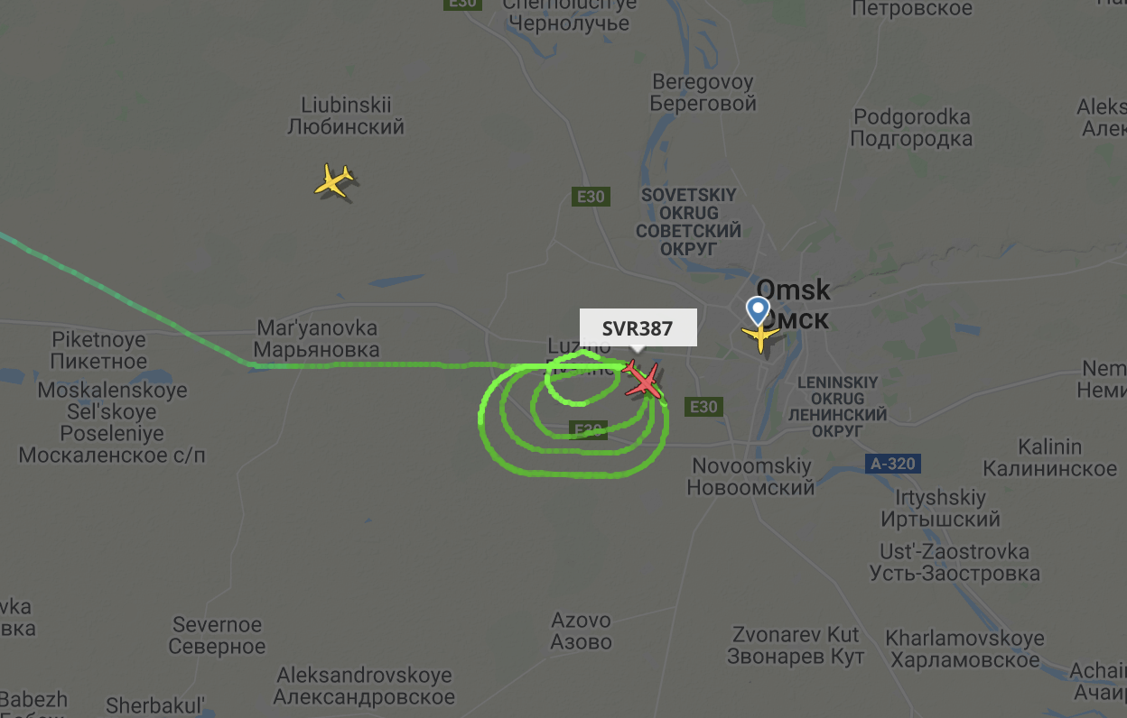 В небе над Омском кружит и не может зайти на посадку рейс из Москвы В небе над Омском кружит и не может зайти на посадку рейс из Москвы