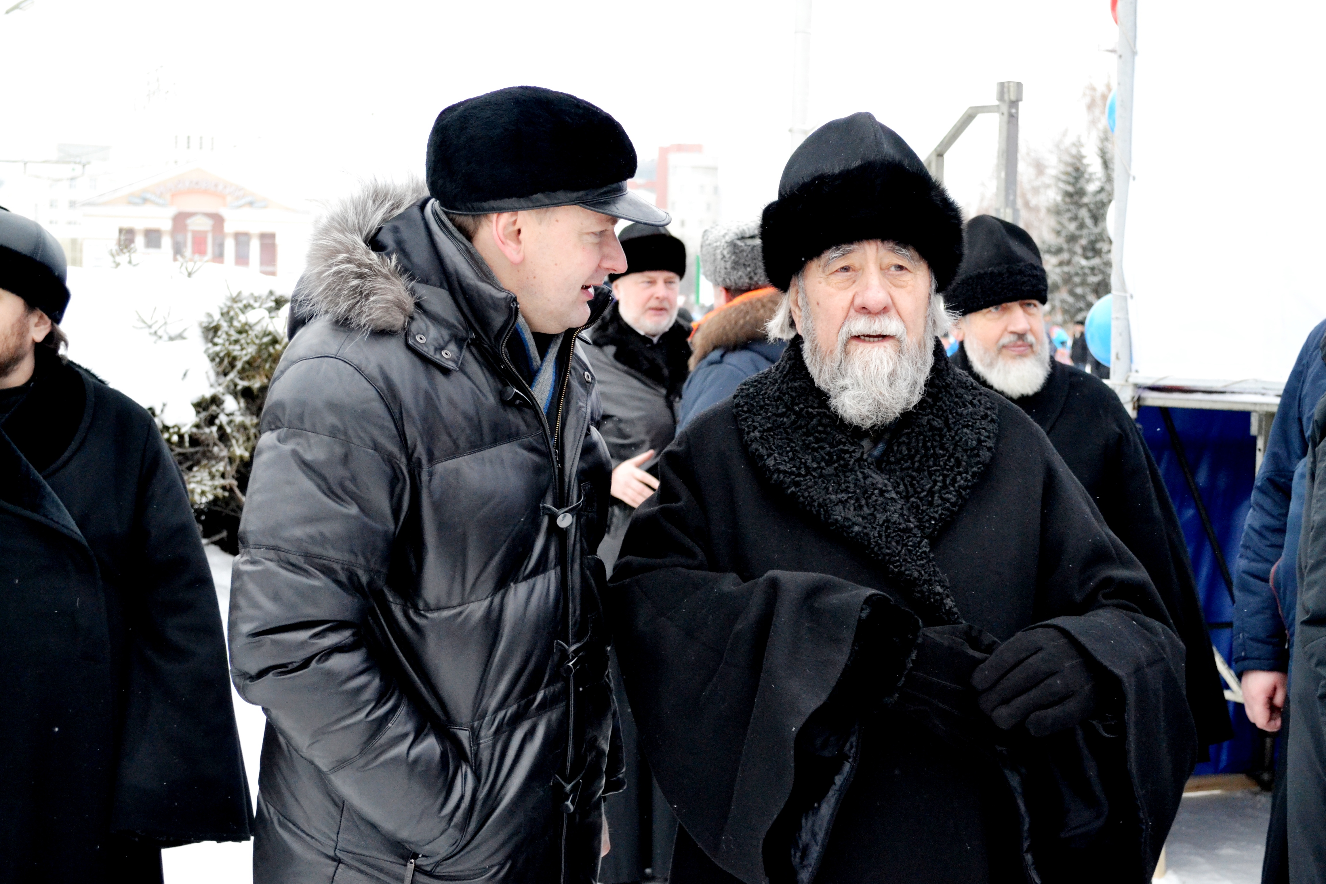 На 26-м Рождественском полумарафоне омичи могли увидеть фей, моржей и влюбленного Лихачева На 26-м Рождественском полумарафоне омичи могли увидеть фей, моржей и влюбленного Лихачева