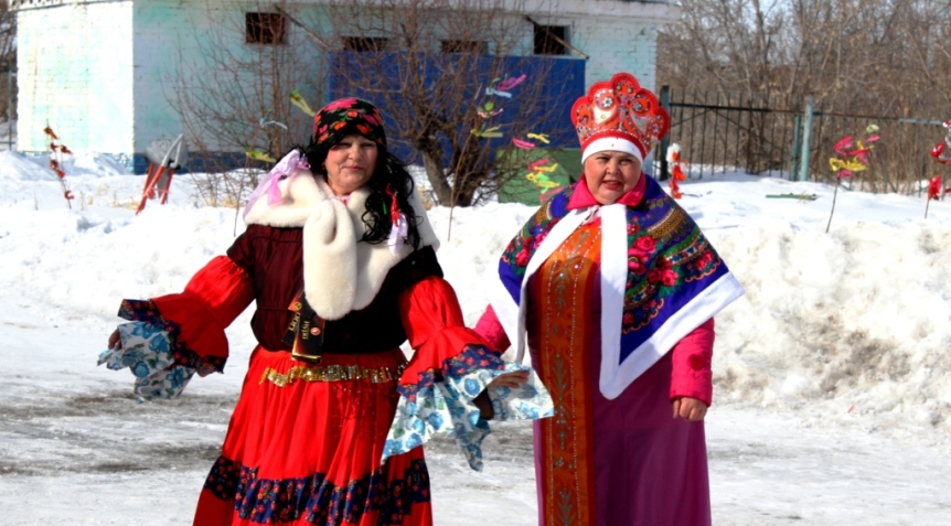 Масленицу в поселке Николаевка отметили блинами, конкурсами и сжиганием чучела