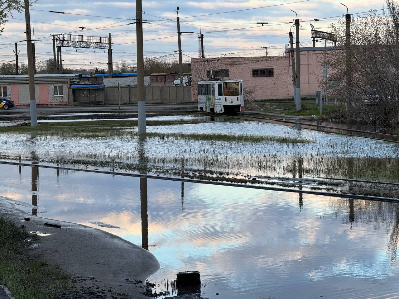 В мэрии Омска прокомментировали ситуацию с затопленным водой трамвайным кольцом
