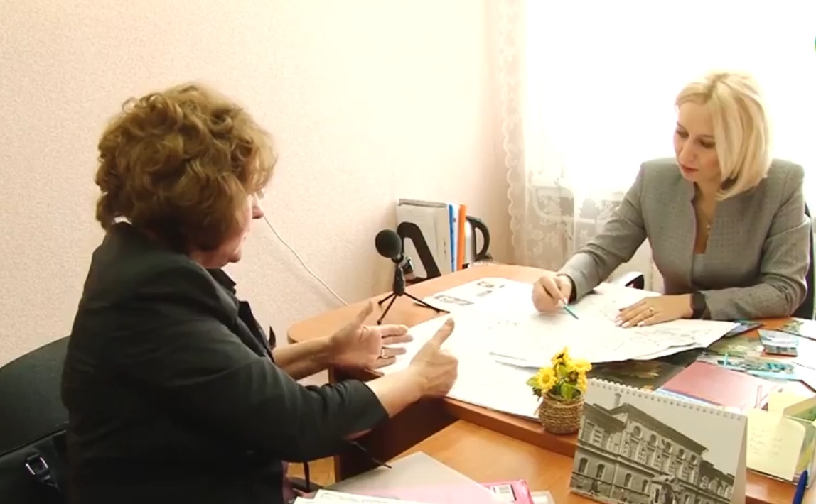 Депутат Инна Гомолко рассказала жильцам омского дома, как обратиться за федеральными средствами на обустройство двора Депутат Инна Гомолко рассказала жильцам омского дома, как обратиться за федеральными средствами на обустройство двора