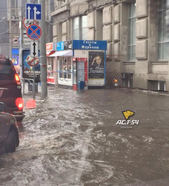 Новосибирск затопило: залиты метро и переходы, машины плывут, а дороги рушатся Новосибирск затопило: залиты метро и переходы, машины плывут, а дороги рушатся
