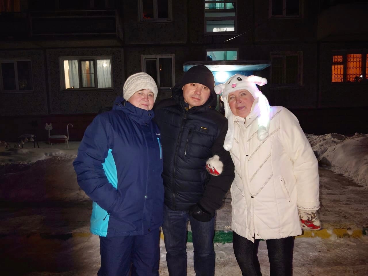 Юрий Козловский совместно с КТОСами Октябрьского округа подарил новогоднее настроение омичам Юрий Козловский совместно с КТОСами Октябрьского округа подарил новогоднее настроение омичам