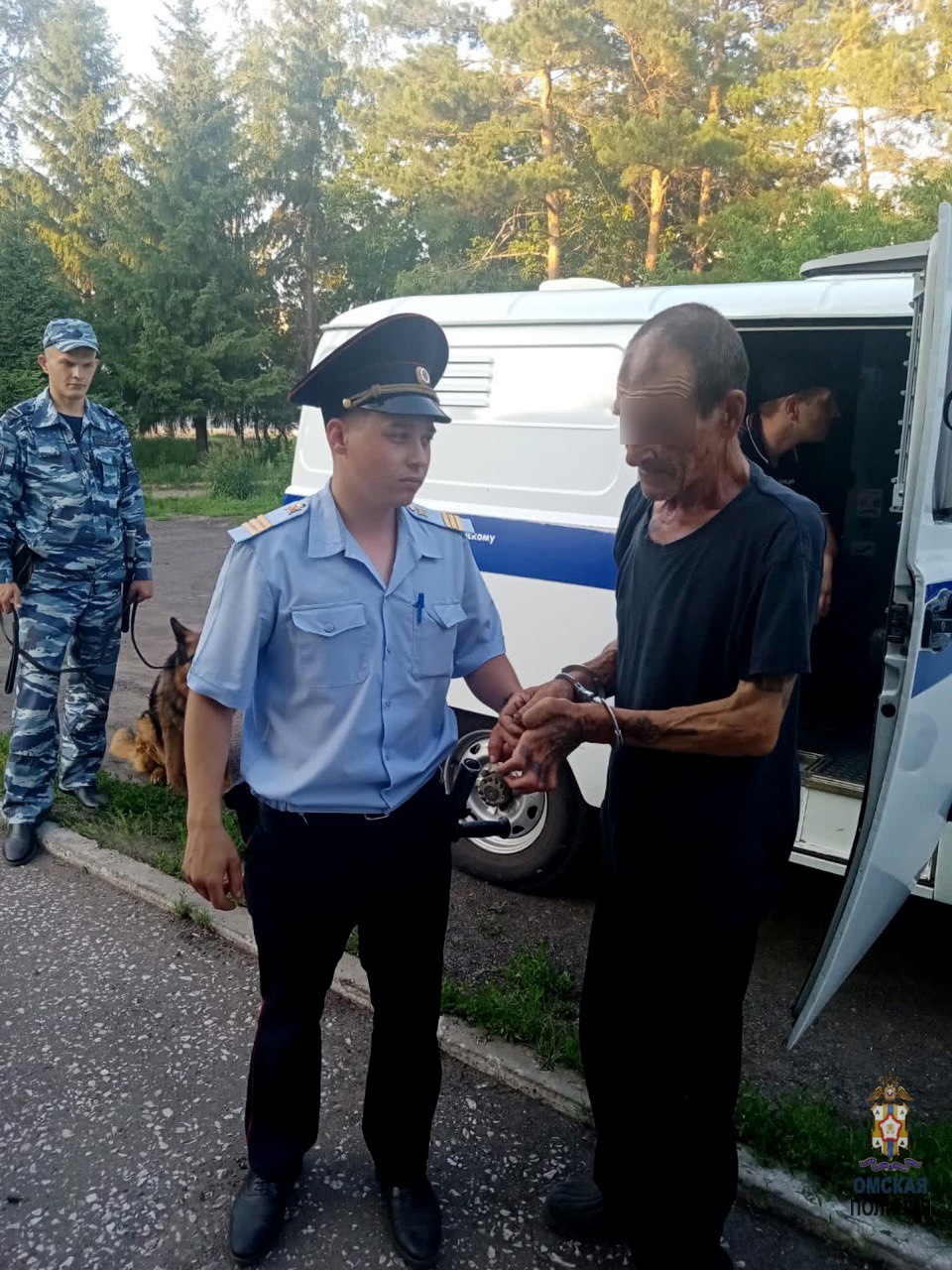 Появилось фото задержания подозреваемого в жестоком убийстве омской учительницы Появилось фото задержания подозреваемого в жестоком убийстве омской учительницы