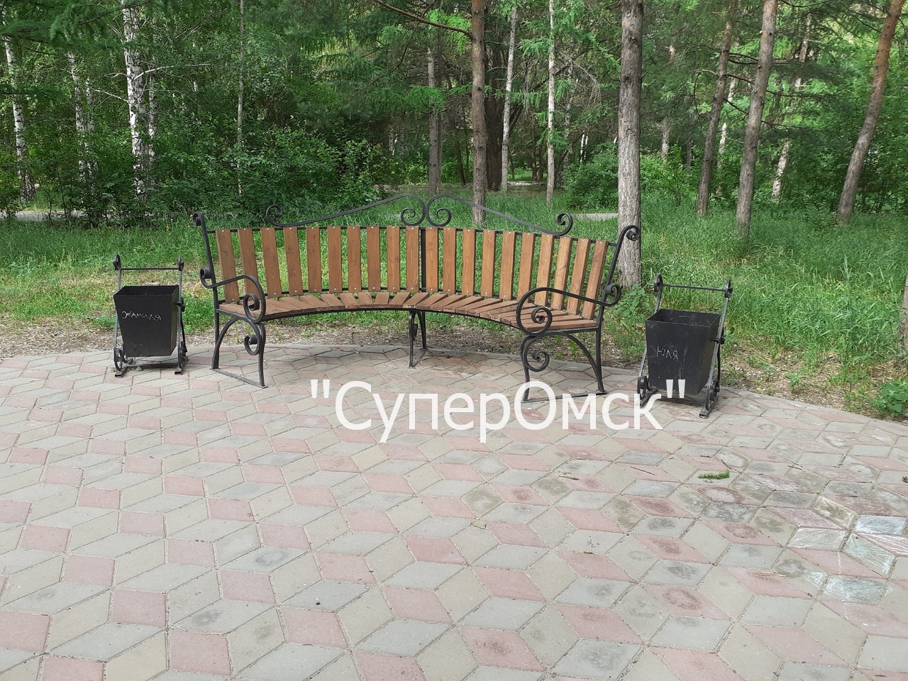 В Омске вандалы обезобразили скульптуру влюбленных в сквере Молодоженов В Омске вандалы обезобразили скульптуру влюбленных в сквере Молодоженов
