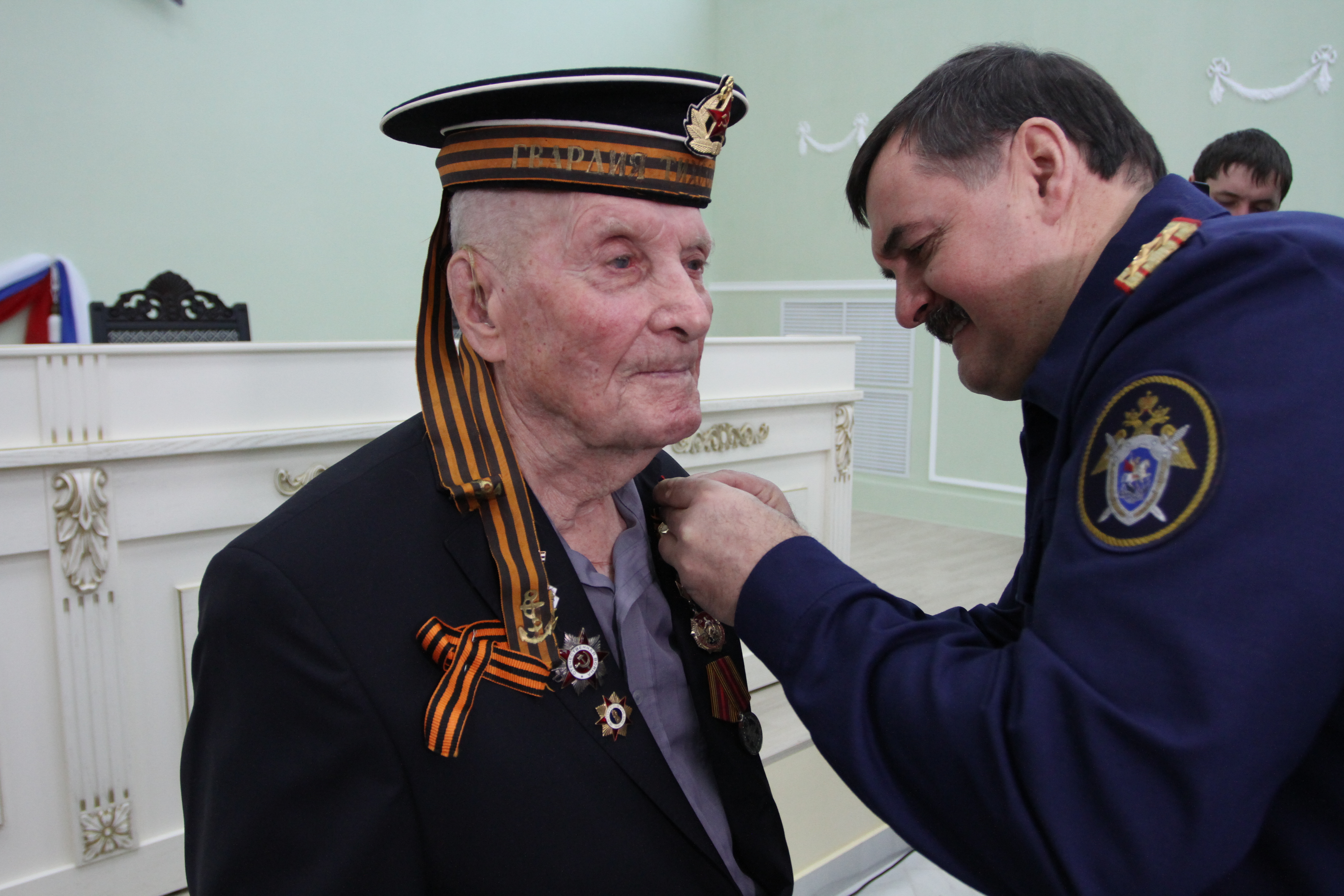 Омские следователи приняли эстафету добрых дел ко Дню Победы Омские следователи приняли эстафету добрых дел ко Дню Победы