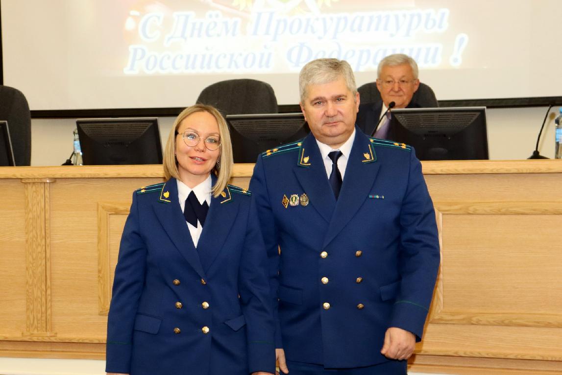 Новый прокурор Омской области Афанасьев вручил первые награды Новый прокурор Омской области Афанасьев вручил первые награды