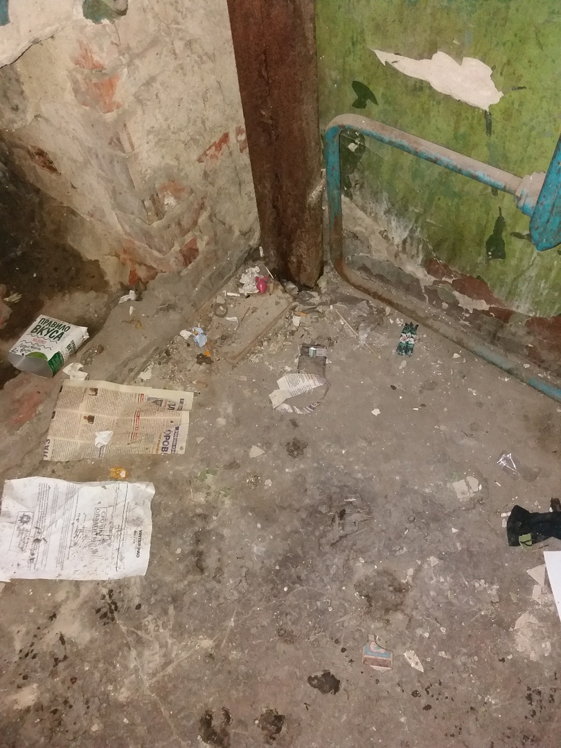 Омичи ужаснулись жуткому беспорядку в подъезде дома на 3-м Разъезде Омичи ужаснулись жуткому беспорядку в подъезде дома на 3-м Разъезде