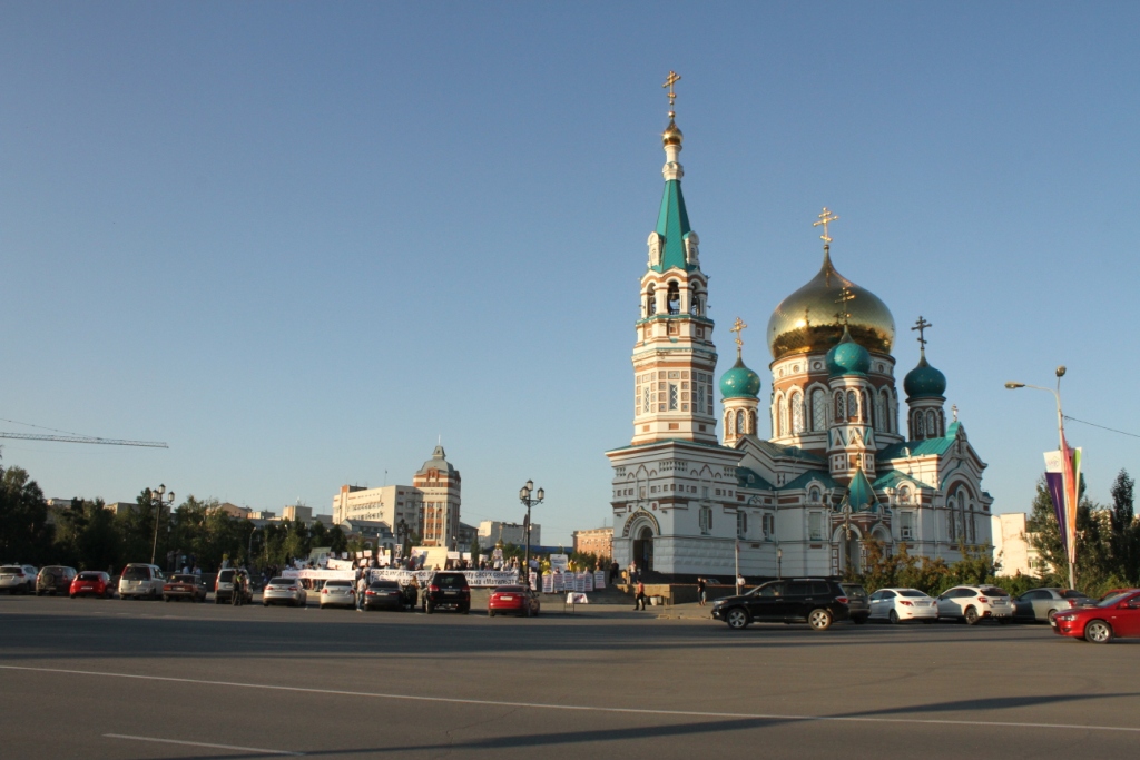 Стояние против «Матильды»: омичи пришли на молебен в поддержку памяти Николая II и защиту православных ценностей Стояние против «Матильды»: омичи пришли на молебен в поддержку памяти Николая II и защиту православных ценностей