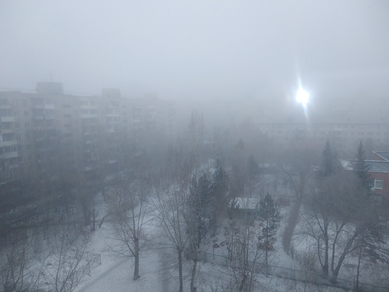 Омичи делятся фотографиями опустившегося на Омск густого тумана Омичи делятся фотографиями опустившегося на Омск густого тумана