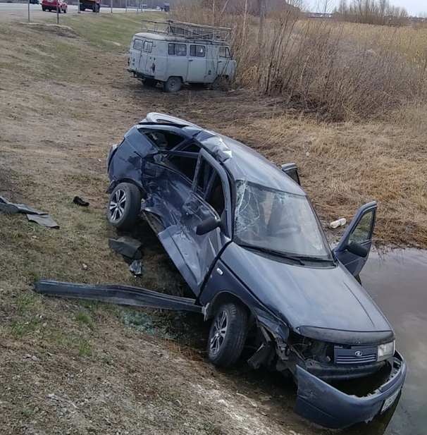 Под Омском две машины вылетели с дороги: пострадали пять человек Под Омском две машины вылетели с дороги: пострадали пять человек